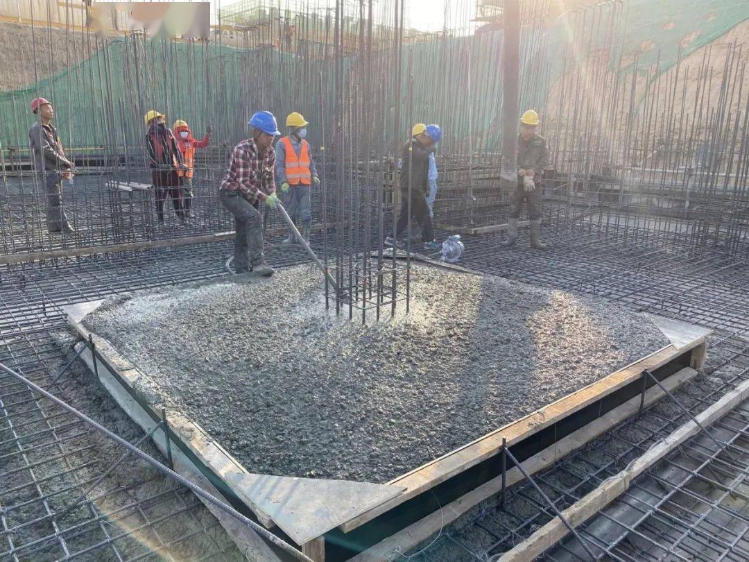朱雀湖項目迎來關鍵節點 首塊筏板澆筑順利完成，基礎設施建設穩步推進