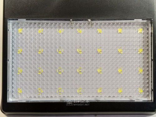拆解報告 五塊八包郵的28LED天黑常亮太陽能壁燈，探究其內(nèi)在奧秘