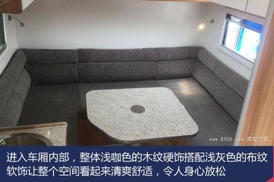 售價8.8萬輕松睡5人，科斯“跟屁蟲”拖掛房車 LED與太陽能板加持的移動之家